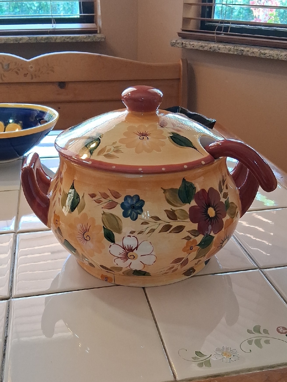 RARE FIND. Oneida Sunset Bouquet Hand Painted Tureen With Ladle. Exe. Cond.